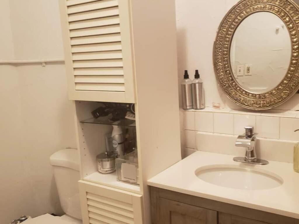 Private Room In East Village Apartment Ню Йорк Екстериор снимка